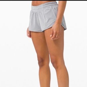 lululemon hotty hot short 2.5 size 6 raceway white